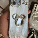 قاب موبایل ( آیفون - سامسونگ ) میکی اسکوییکی داگ آیینه ای نگین دار + بندست