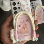قاب موبایل سامسونگ خرگوش توت فرنگی پاپیون آویز و بند عروسکی