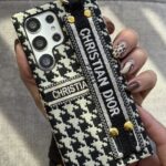 قاب موبایل ( آیفون - سامسونگ ) دیور پاریس زبرا پارچه ای لندیارد