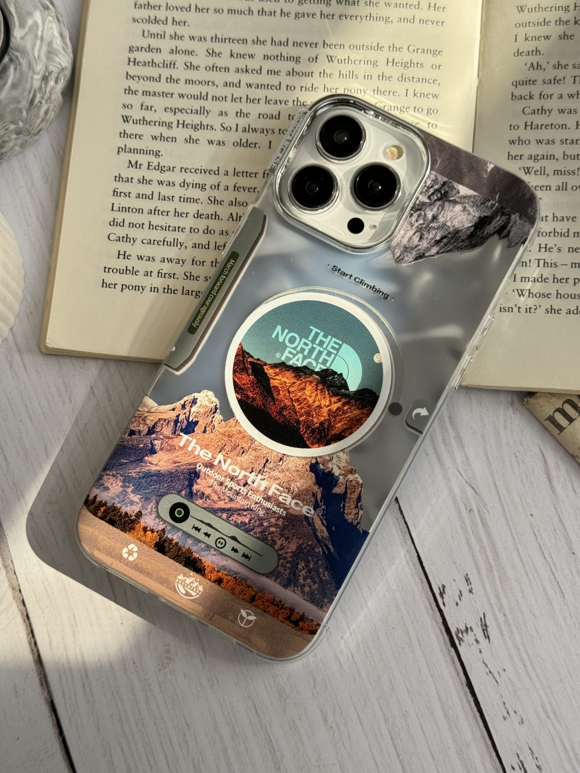 قاب موبایل آیفون موزیکال نورث فیس ( The North face ) کرومی قاب موبایل آیفون موزیکال نورث فیس ( The North face ) کرومی - Image 1