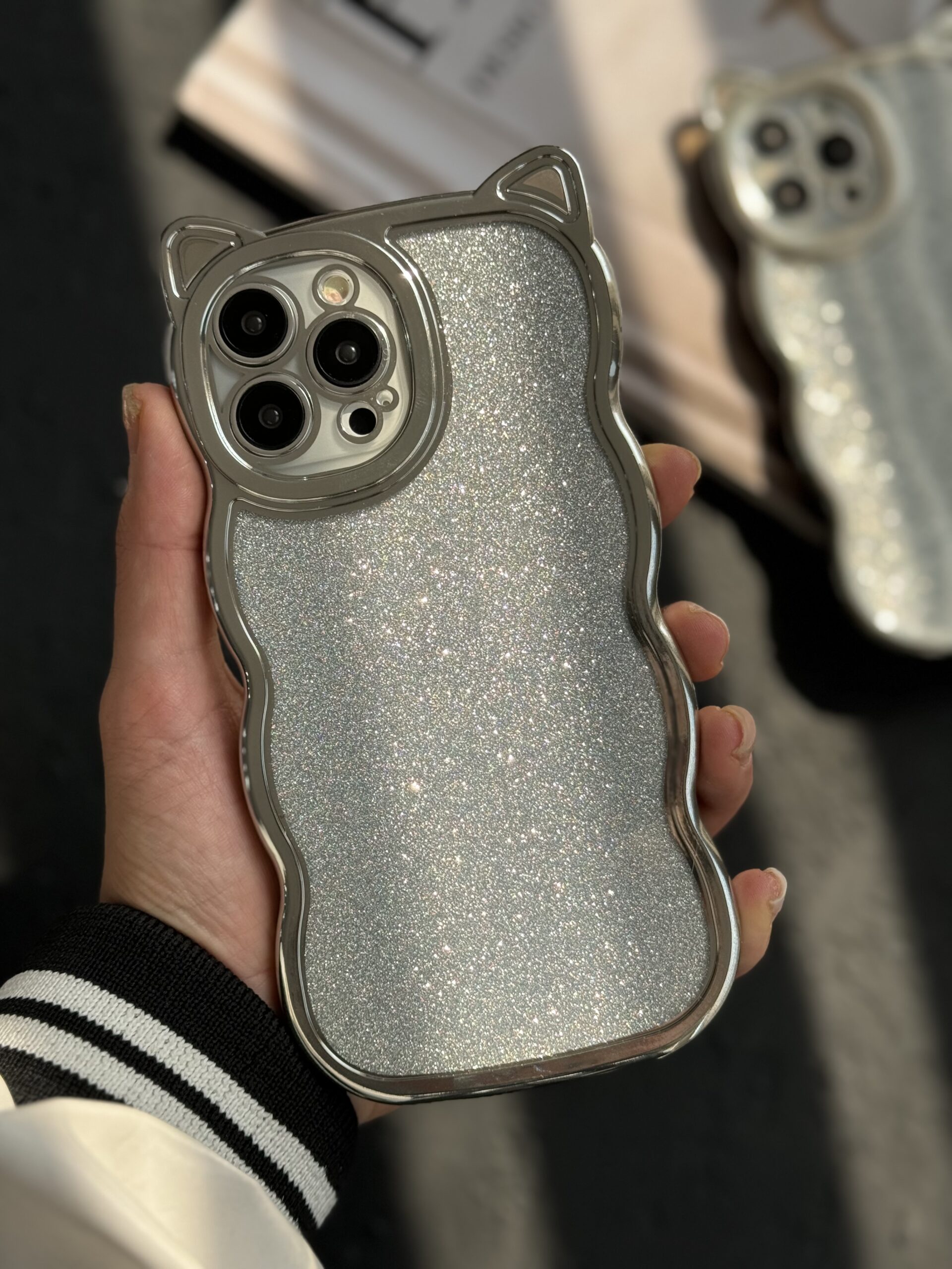 قاب موبایل آیفون گربه شاینی نقره ای گوش برجسته قاب موبایل آیفون گربه شاینی نقره ای گوش برجسته - Image 1