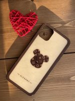 قاب موبایل آیفون لویی ویتون خرس قهوه ای سسامی پشت ( کرم | سفید )