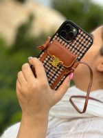 قاب موبایل آیفون پارچه ای و فلزی طرح باربری جاکارتی + بندست - Image 27