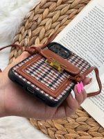 قاب موبایل آیفون پارچه ای و فلزی طرح باربری جاکارتی + بندست - Image 11