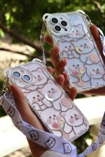 قاب موبایل آیفون خانواده گربه های بازیگوش + بندست - Image 3