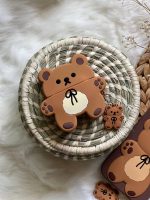 قاب موبایل آیفون خرس قهوه ای مینیمال سیلیکونی + آویز - Image 16