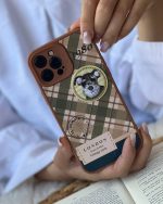 قاب موبایل آیفون باربری وینتیج استایل سگ قهوه ای محافظ لنزدار - Image 15