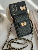 قاب موبایل آیفون مشکی بند زنجیری بلند بالشتی پروانه ای جاکارتی دار - Image 9