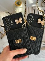 قاب موبایل آیفون مشکی بند زنجیری بلند بالشتی پروانه ای جاکارتی دار - Image 12