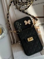قاب موبایل آیفون مشکی بند زنجیری بلند بالشتی پروانه ای جاکارتی دار - Image 19