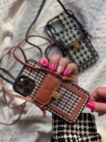 قاب موبایل آیفون پارچه ای و فلزی طرح باربری جاکارتی + بندست - Image 14