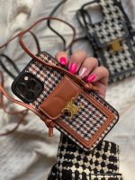 قاب موبایل آیفون پارچه ای و فلزی طرح باربری جاکارتی + بندست - Image 17