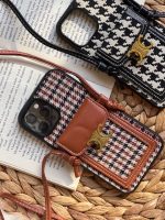 قاب موبایل آیفون پارچه ای و فلزی طرح باربری جاکارتی + بندست - Image 18