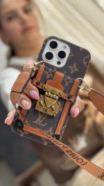 قاب موبایل ( آیفون ) ویلاک لویی ویتون جاکارتی + بندبلندست - Image 2