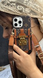 قاب موبایل ( آیفون ) ویلاک لویی ویتون جاکارتی + بندبلندست - Image 3