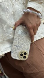 قاب موبایل ( آیفون ) گل مستر پیس سفید نقره ای + بندست مخملی - Image 2