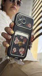 قاب موبایل آیفون گل رزا نرا جاکارتی دار + بندست اسکارف - Image 3