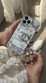 قاب موبایل آیفون شنل گل اسپرینگ تایم نگین مروارید + بند ست - Image 2