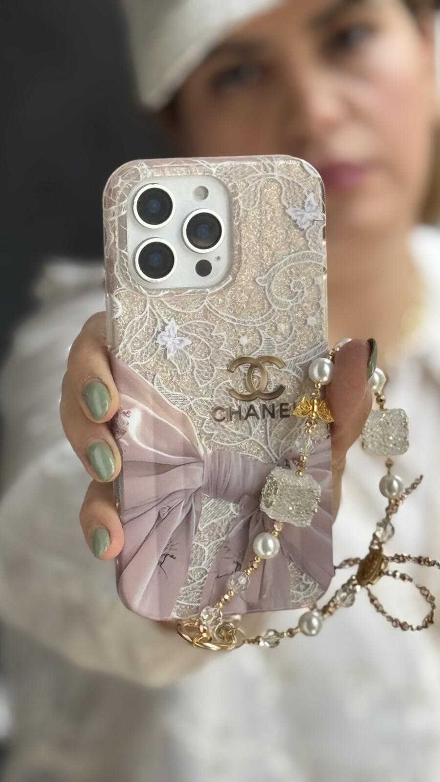 قاب موبایل آیفون شنل سابرینا + بندست کویین قاب موبایل آیفون شنل سابرینا + بندست کویین - Image 1