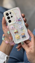 قاب موبایل ( سامسونگ - آیفون ) خرگوش و خرس بامزی + بندست بابونه - Image 3