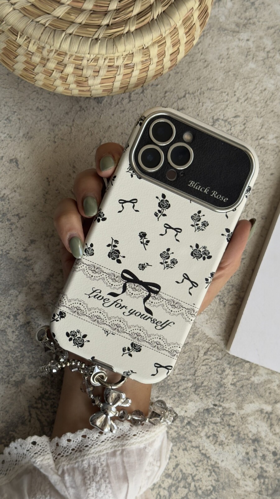 قاب موبایل آیفون بلک رز پاپیون ریز مشکی + بند پاپیون نگین دار قاب موبایل آیفون بلک رز پاپیون ریز مشکی ( بدون بند ) - Image 1