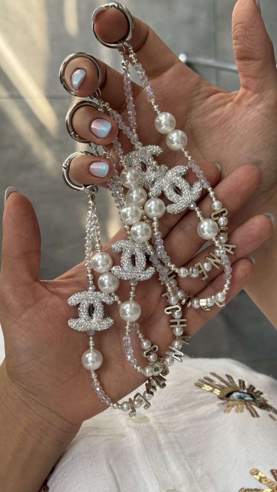 بند و آویز شنل فونتی مروارید بند و آویز شنل فونتی مروارید - Image 1