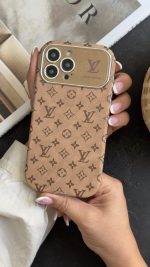 قاب موبایل آیفون لویی ویتون مخملی فونتی قهوه ای - Image 3