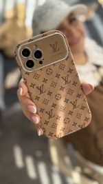 قاب موبایل آیفون لویی ویتون مخملی فونتی قهوه ای - Image 2