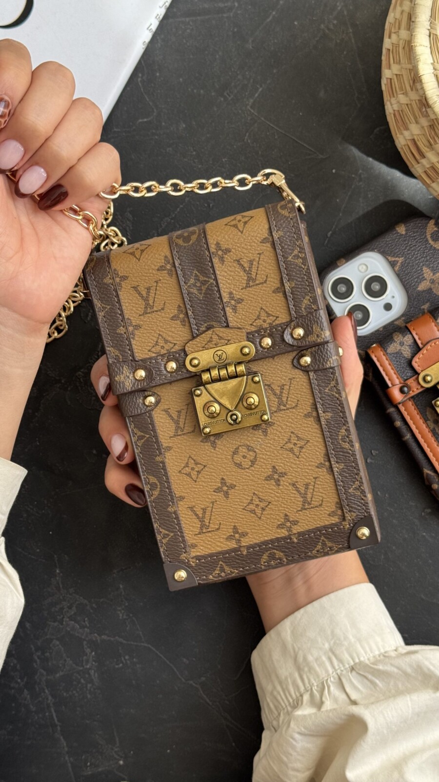 کیف فری سایز یک طرفه لویی ویتون صندوقی + بندزنجیری کیف فری سایز یک طرفه لویی ویتون صندوقی + بندزنجیری - Image 1
