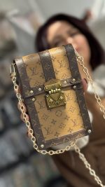 کیف فری سایز یک طرفه لویی ویتون صندوقی + بندزنجیری - Image 2