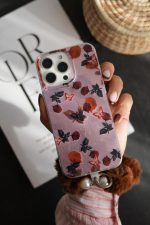 قاب موبایل آیفون دم روباهی پروانه گل سرخ + بندست پشمی