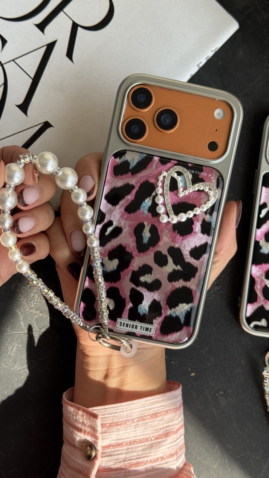 قاب موبایل آیفون سینیور تایم قلب صورتی + بندست قاب موبایل آیفون سینیور تایم قلب صورتی + بندست - Image 1