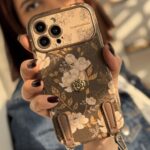 قاب موبایل آیفون گل فلاور کرم فندقی + بند چرمی ست