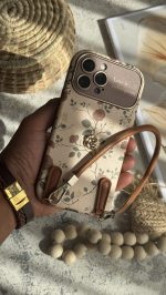 قاب موبایل ( آیفون ) گل رز فلورا قهوه ای + بندست چرمی - Image 2
