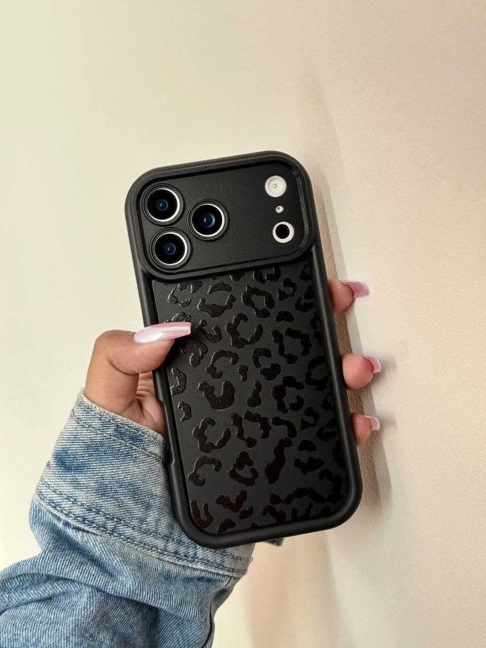 IMG_1236 قاب موبایل آیفون پلنگی سولید - Image 1