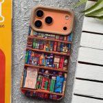 قاب موبایل آیفون مخملی طرح کتابخانه روشن کتابهای رنگی