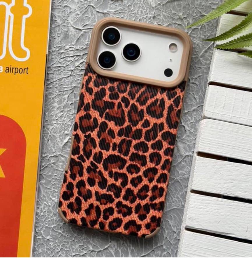 IMG_1970 قاب موبایل آیفون مخملی پلنگی - Image 1