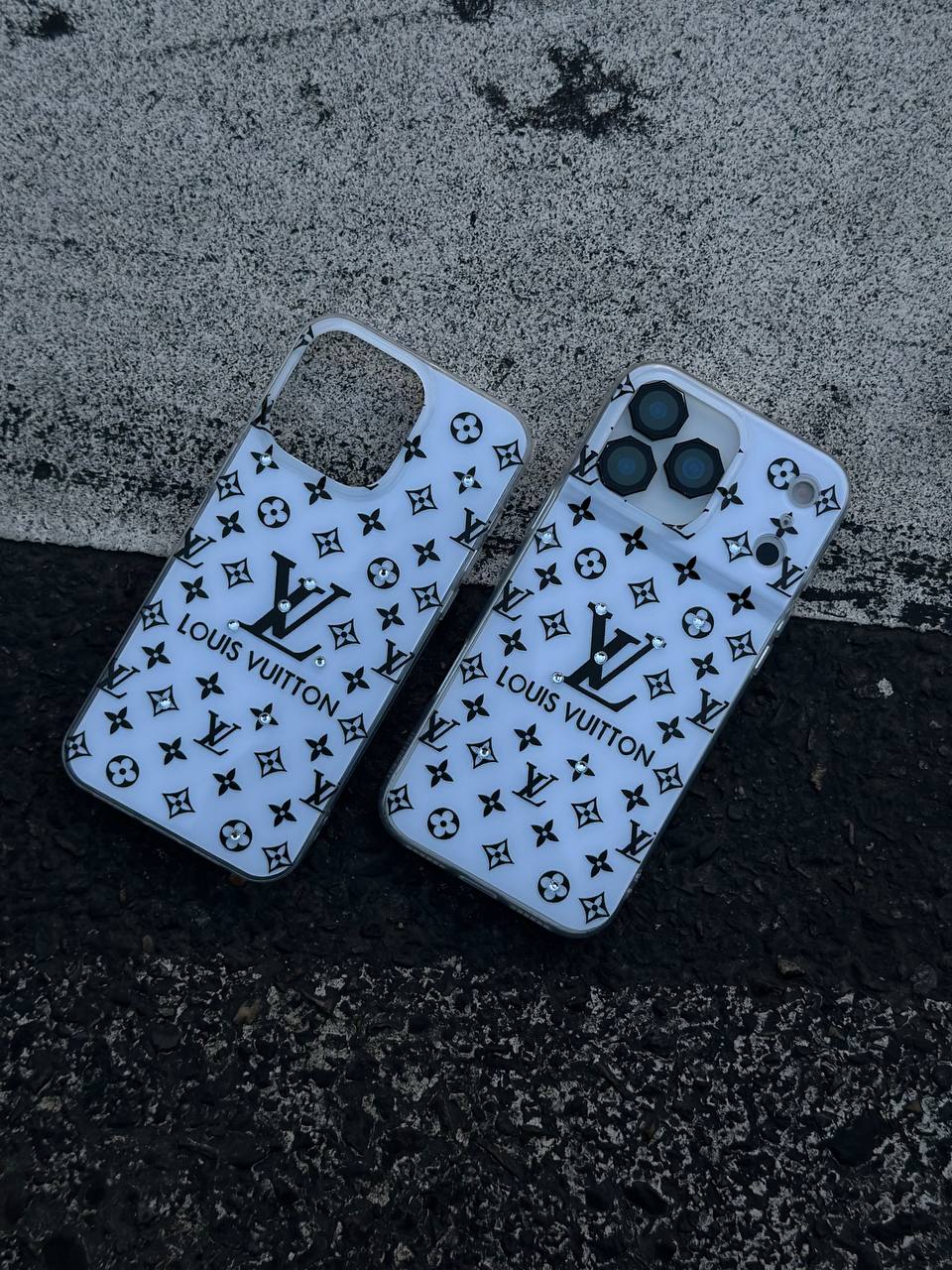 IMG_3246 قاب موبایل لویی ویتون سفید - Image 1