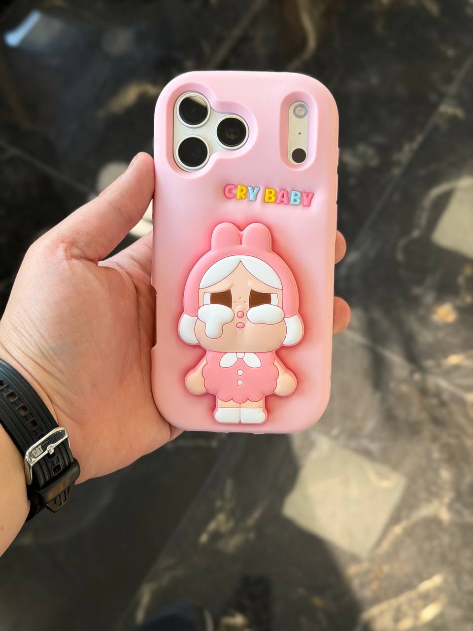 IMG_20260515_152808_930 قاب آیفون کرای بیبی پاپ سوکتی cry baby - Image 1