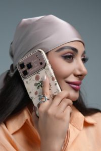 قاب موبایل ( آیفون ) گل رز فلورا قهوه ای + بندست چرمی - Image 5