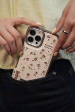 قاب موبایل آیفون گل چهارفصل فرگننت چرمی + استندقلبی - Image 2