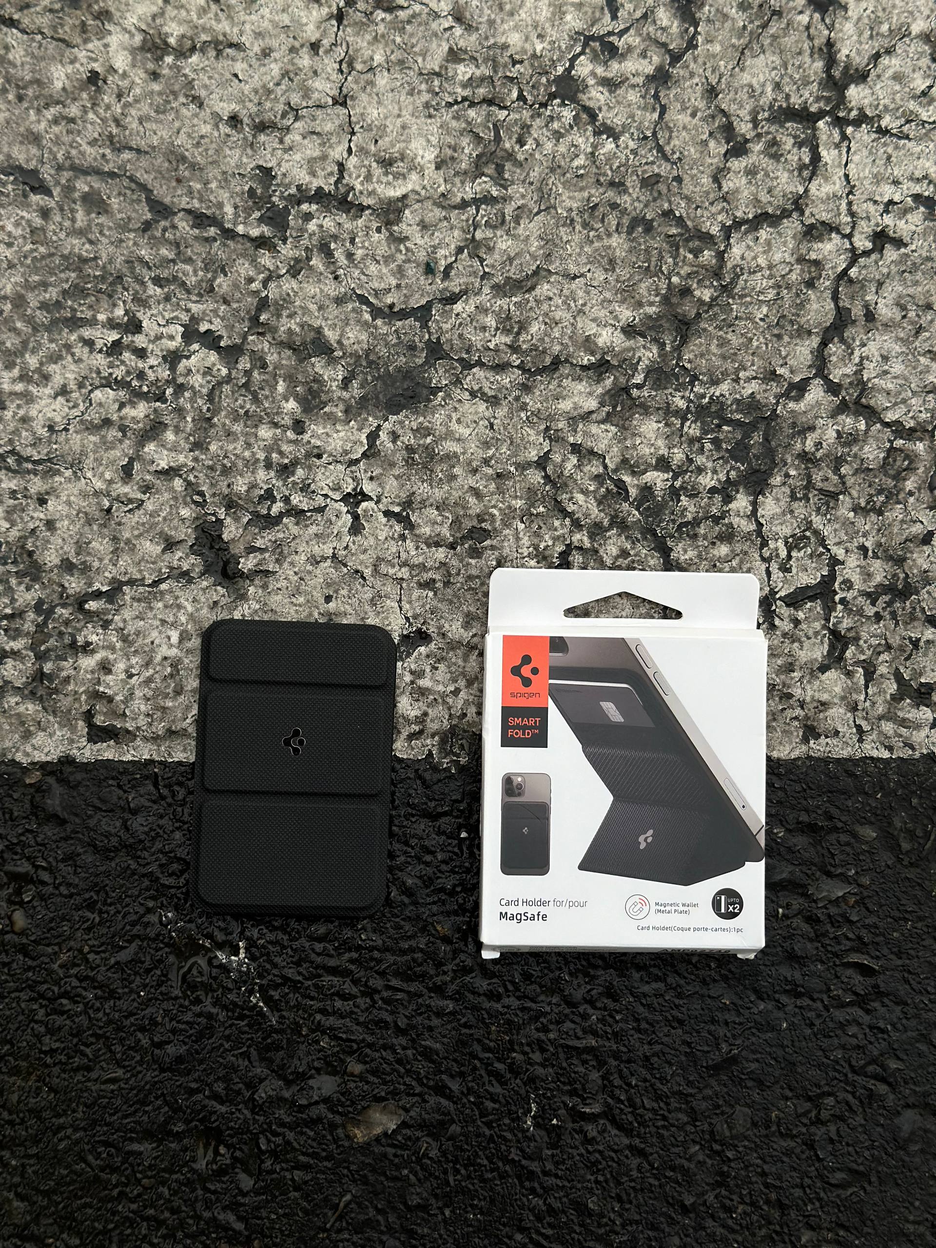 IMG_5510 ولت جاکارتی اسپیژنSpigen Smart Fold ( Magfit ) - Image 1