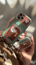 قاب موبایل آیفون تام و جری سبز و قهوه ای جاکارتی دار + بندست - Image 6